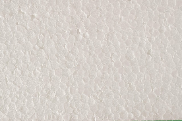 **Glina ekspandowana vs. Styropian vs. Wełna Mineralna: Który materiał izolacyjny jest najlepszy do izolacji fundamentów i podłóg? Porównanie właściwości i kosztów.** - 3 2025